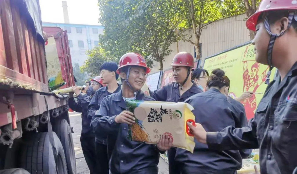 泰山鋼鐵集團為職工發放中秋福利