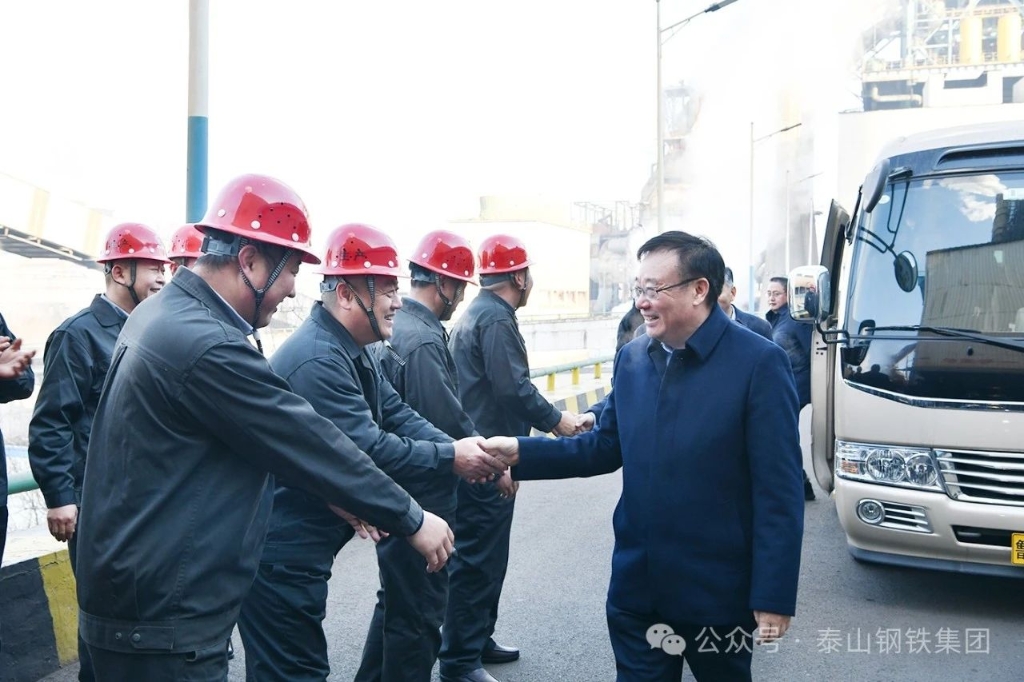 大年初一 王永勝看望慰問堅守崗位的干部職工
